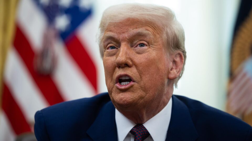 tarifas de 25% para Canadá e México, e 20% sobre China