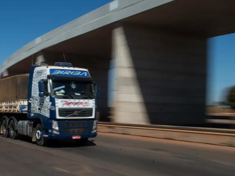 Comissão aprova projeto para alteração na CNH de caminhoneiros