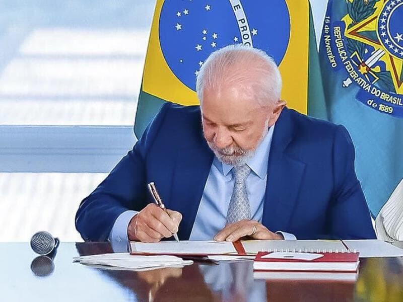 Lula sanciona aumento de pena por uso de IA em crimes contra mulheres