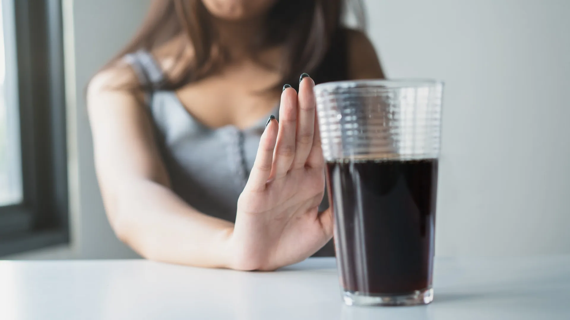 Três bebidas que aceleram o envelhecimento da pele; veja quais são