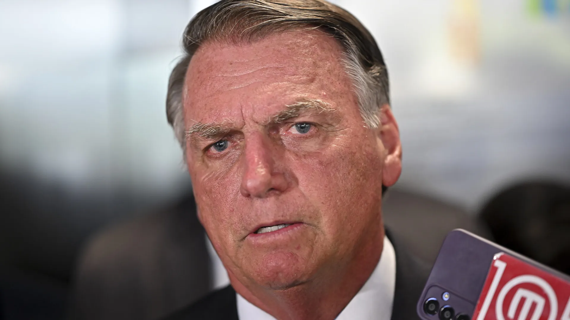 Bolsonaro passa mal, cancela compromissos em Goiás e retorna a Brasília