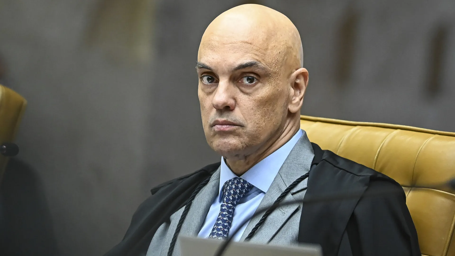 Moraes marca depoimentos no STF do 'núcleo 2' da trama golpista com Carlos e Eduardo Bolsonaro