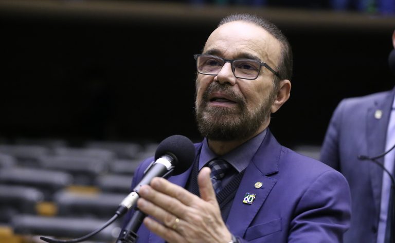 Deputado Lincoln Portela (PL-MG) fala no Plenário da Câmara dos Deputados