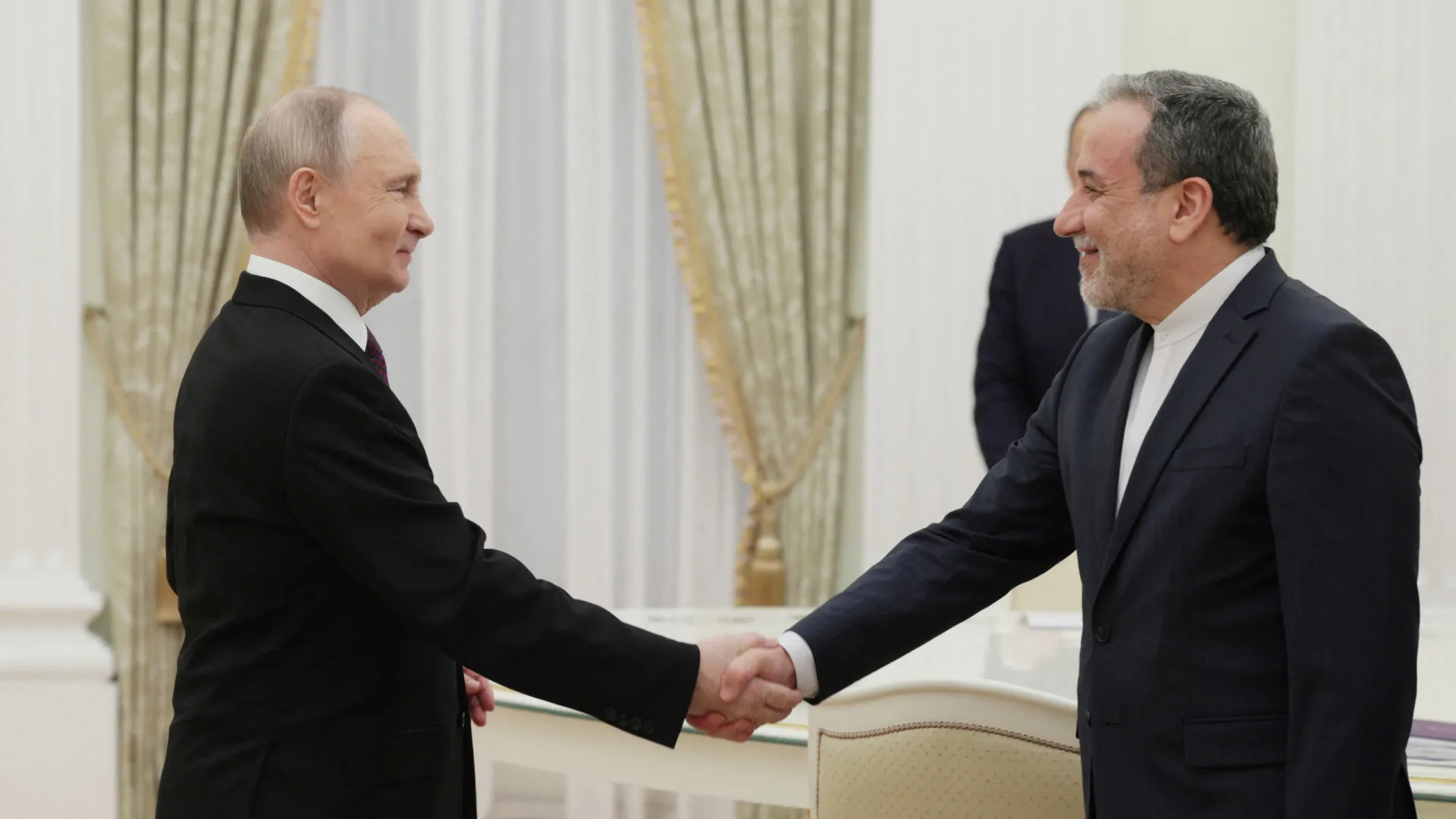 Putin recebe chanceler do Irã no Kremlin e condena ataque dos EUA