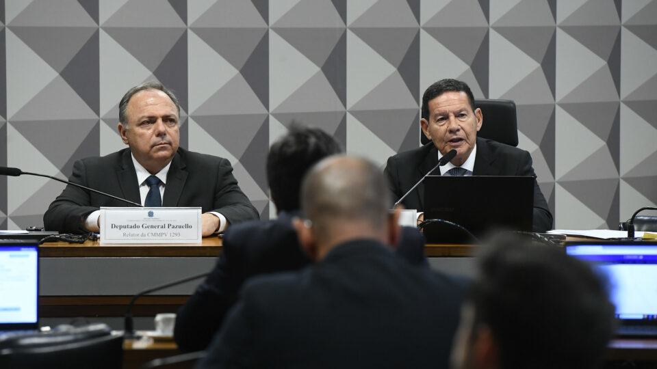 Comissão do Congresso aprova reajuste de 9% para militares