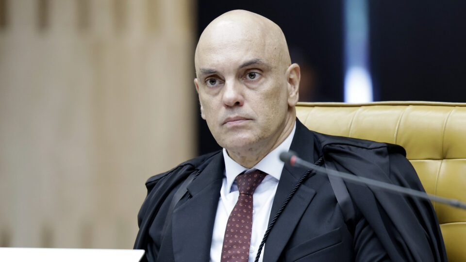 Moraes manda investigar negociação de dólares no dia do tarifaço de Trump