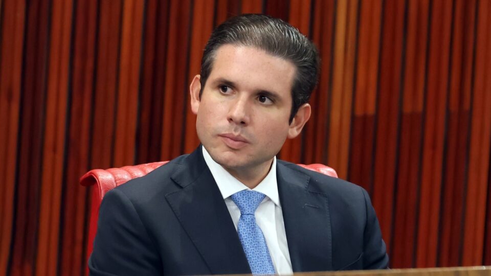 Motta adota tom conciliador sobre impasse do IOF