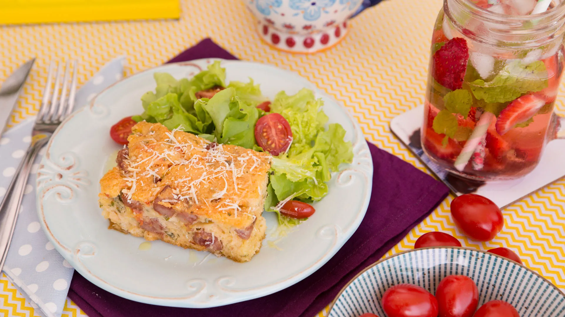 Receita: aprenda a fazer um Empadão de Calabresa Acebolada