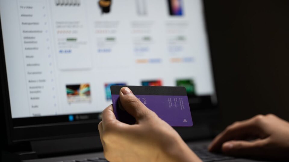 Imposo sobre importados impede até 38% das compras