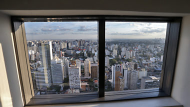 Reforma tributária criou um novo imposto sobre o aluguel. Além disso, o CIB – o "CPF do imóvel" – vai dificultar a informalidade no setor.