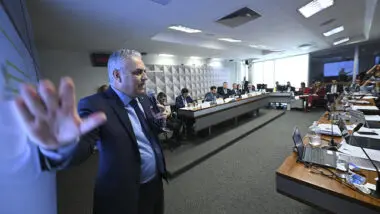 Justiça volta atrás e suspende falência da Oi