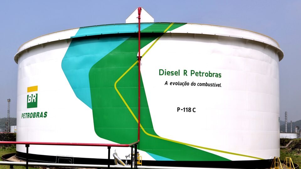 Petrobras manda diesel considerado poluente para COP30