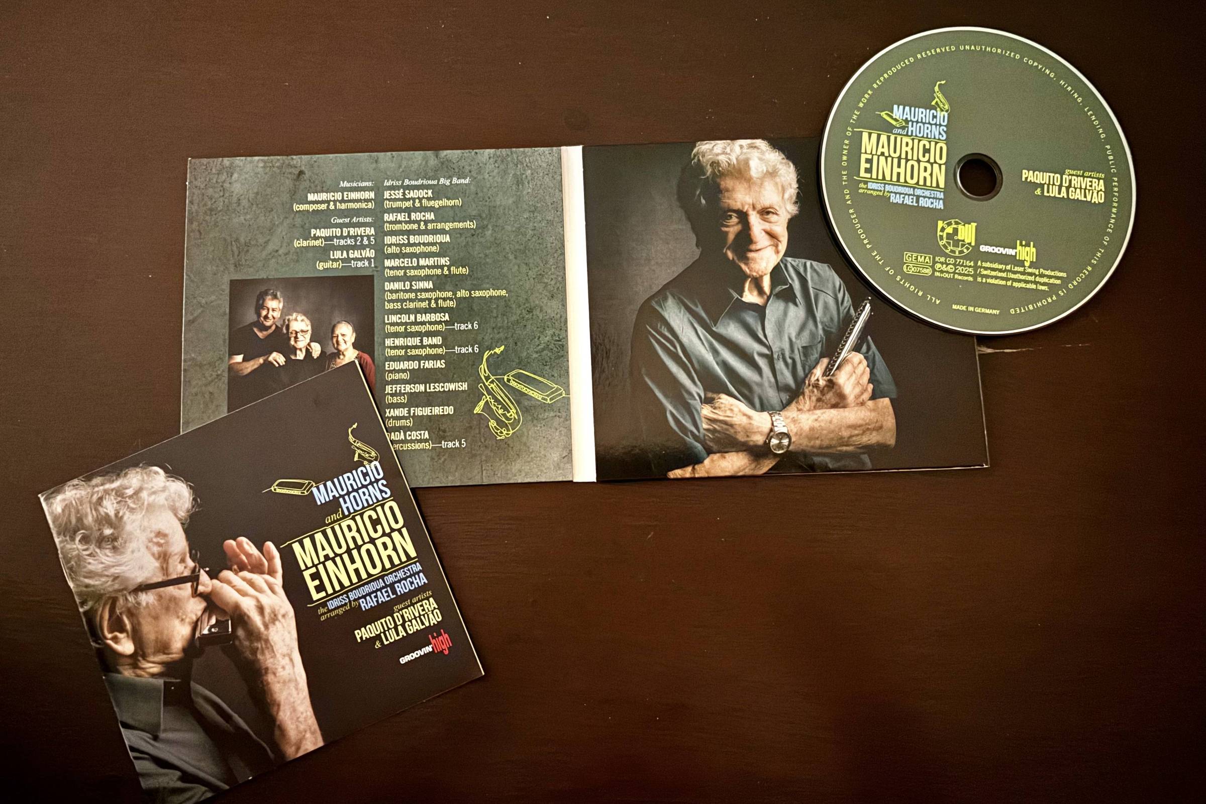 CD e encarte do álbum