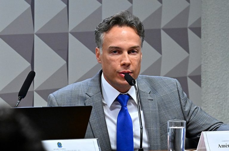 Americo Monte Junior não respondeu às perguntas dos parlamentares