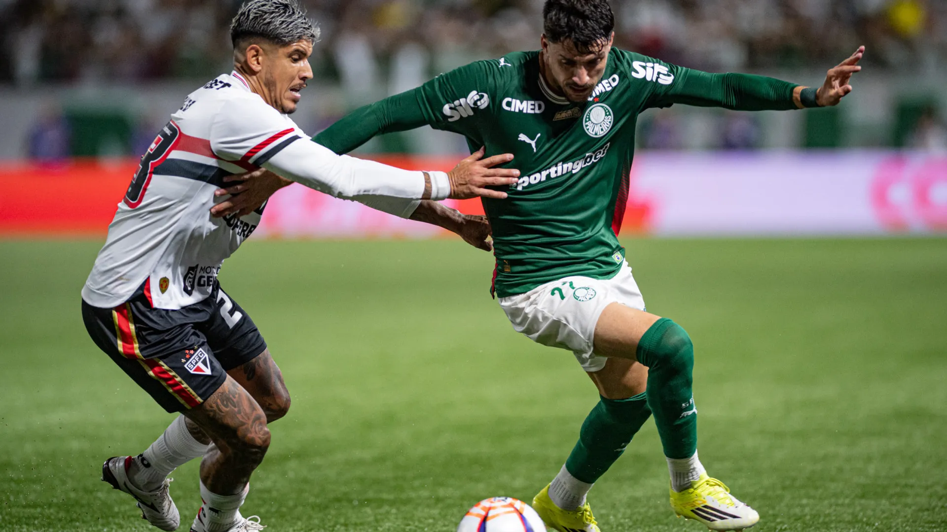 Palmeiras vence clássico e afunda São Paulo na crise