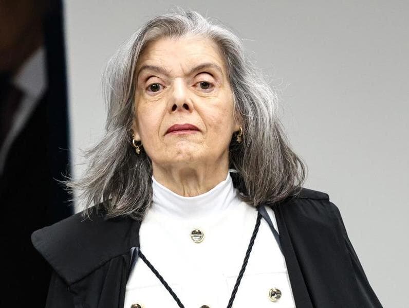 Cármen Lúcia anuncia 10 normas de conduta para magistrados dos TREs