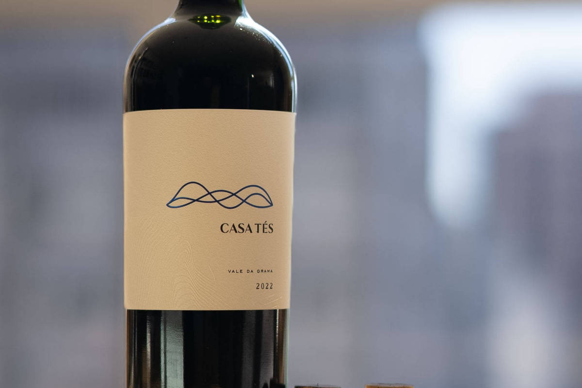 Vinho da vinícola Casa Tés