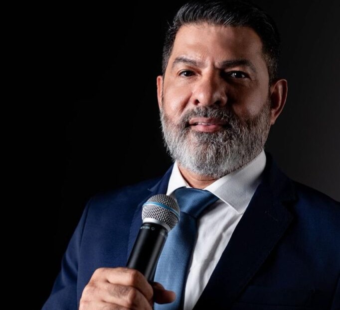 Entenda como os mecanismos cerebrais de atenção e emoção definem o sucesso das marcas no e-commerce e porque a lógica é apenas o último passo do processo de decisão.