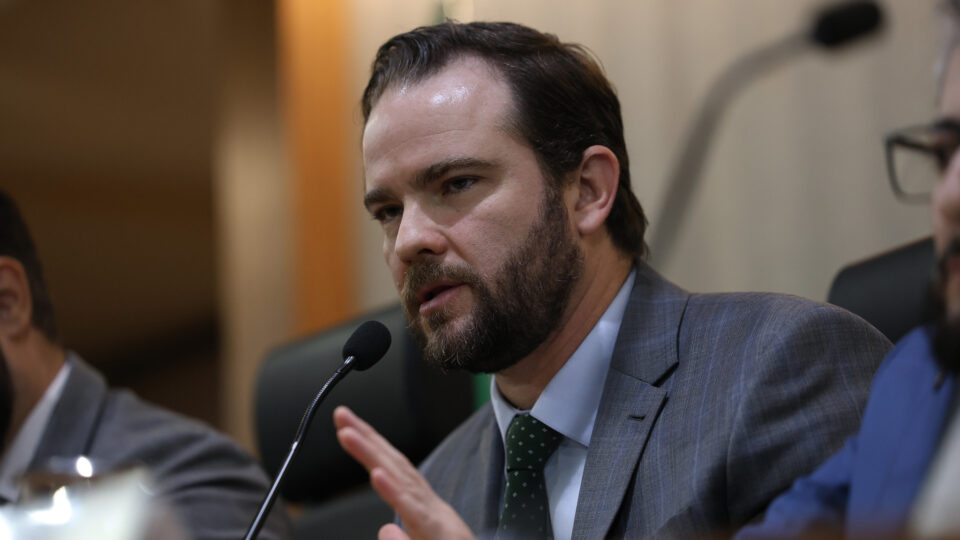 Classificar PCC e CV como terroristas afetaria mercado financeiro, diz Durigan