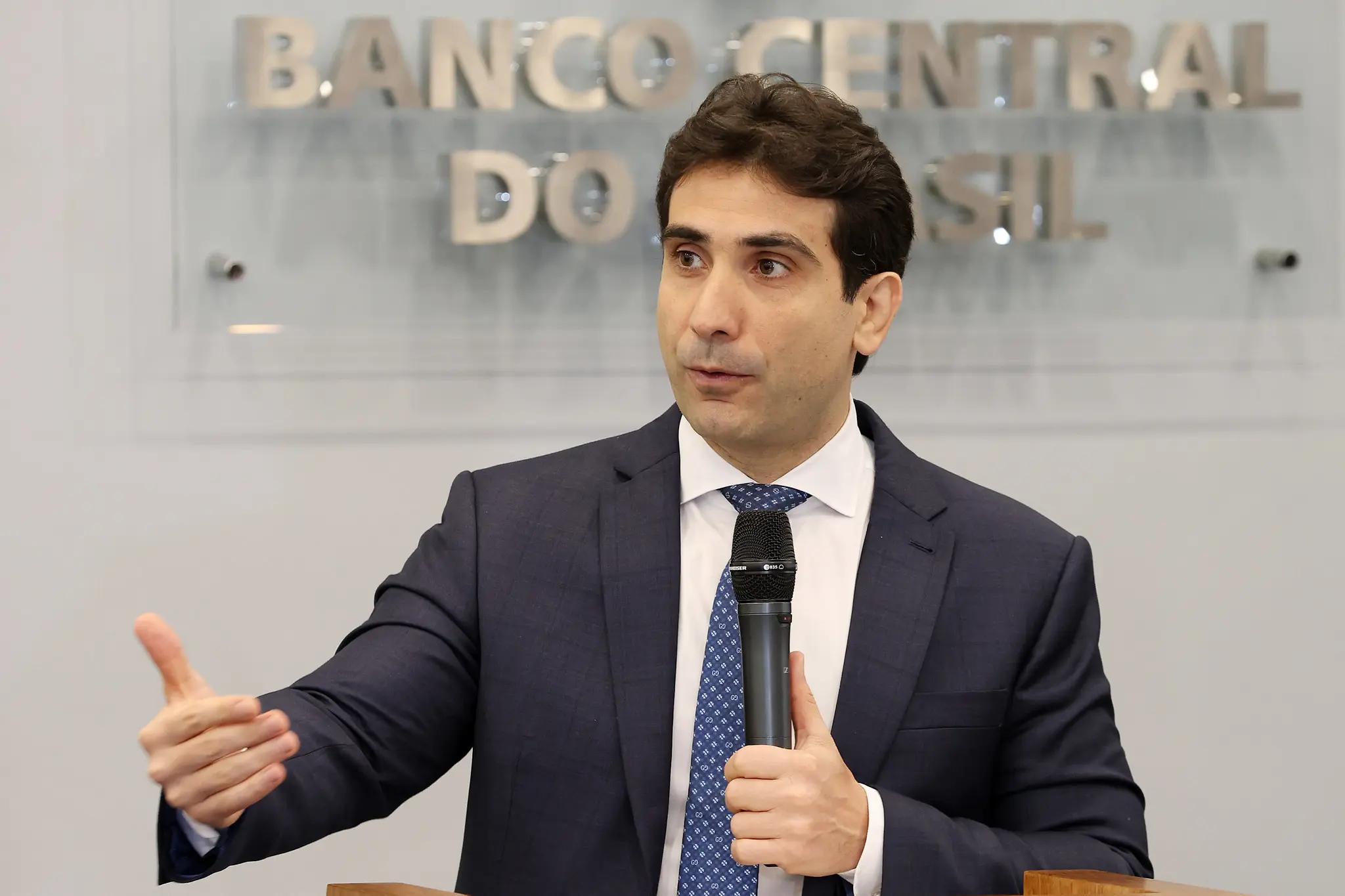 Presidente do Banco Central prestou depoimento à CPI do Crime Organizado no Senado.