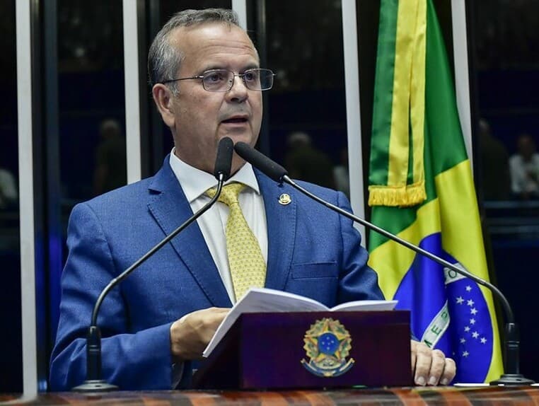 40 senadores assinam PEC alternativa ao fim da escala 6x1; veja lista