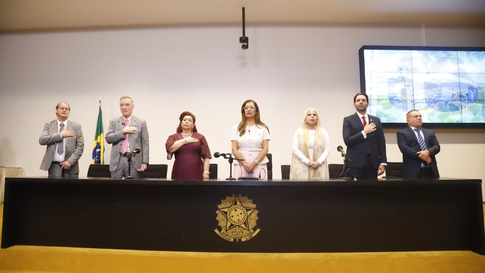 Autoridades e lideranças empresariais durante cerimônia dos 25 anos da Ordem JK no Auditório Nereu Ramos, no Congresso Nacional, em Brasília.