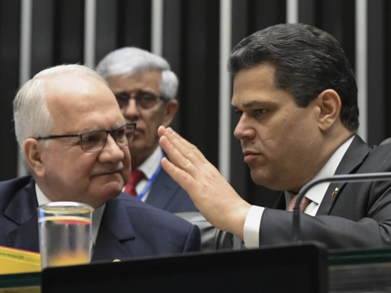 Alcolumbre e Fachin discutem anteprojeto para limitar penduricalhos