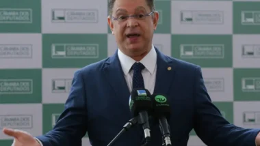 Comissão Especial aprova PEC do fim da escala 6x1 na Câmara