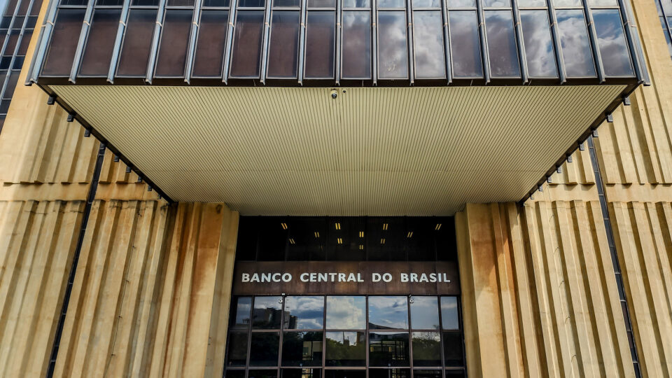 Contas externas têm déficit de US$ 3,2 bi e fuga de investimentos no mercado financeiro
