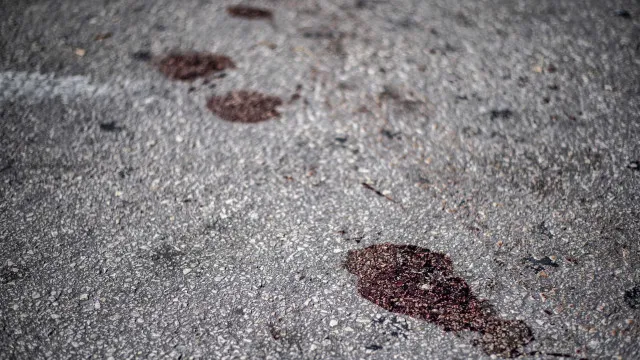 Criança baleada em quadra morreu nos braços do irmão no Rio, diz tio