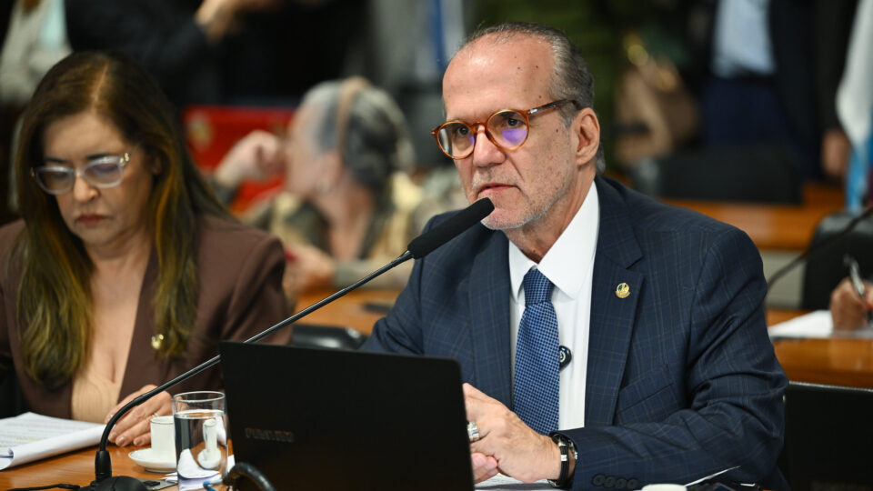 Senado aprova “pauta-bomba” e aumenta piso de médicos e dentistas