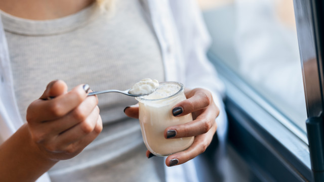 Saiba qual é o melhor horário para comer iogurte e controlar o apetite