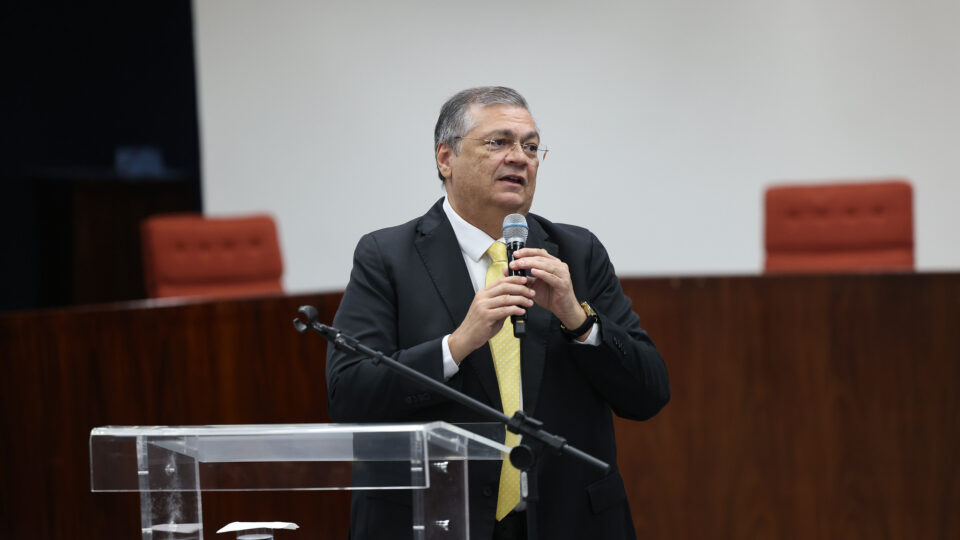 Dino fala em "exemplos horrendos" de fraudes e quer projeção de caixa da CVM em 2027