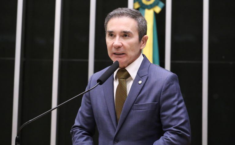Deputado Duda Ramos (Podemos-RR) fala no Plenário da Câmara dos Deputados