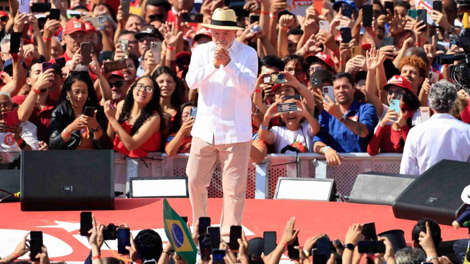 Endividamento das famílias pode derrubar o consumo em 2027