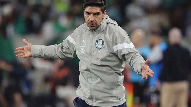 Abel é empurrado do Palmeiras para o Sporting: "Pago e levo-o algemado"