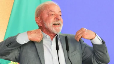 Presidente Luiz Inácio Lula da Silva durante cerimônia oficial em Brasília — imagem ilustrativa sobre o fim da condição do Brasil de credor internacional líquido